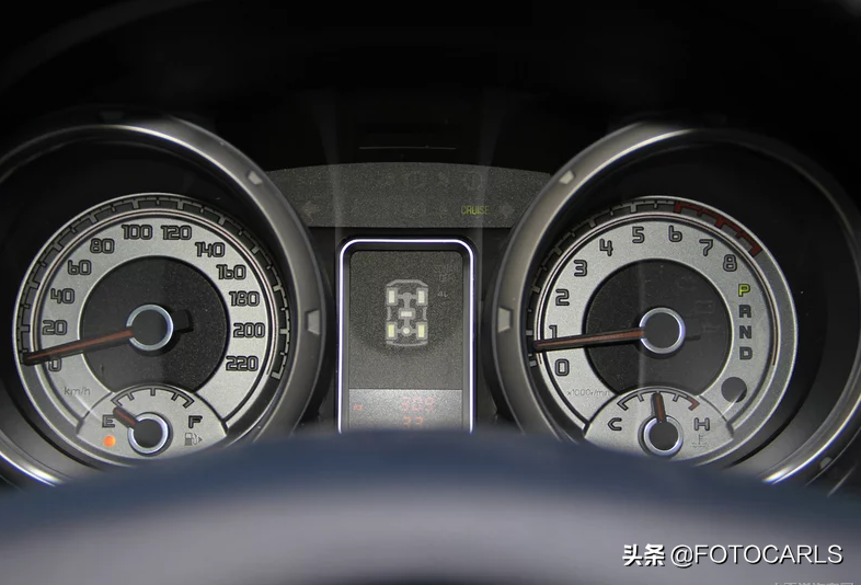 进口三菱帕杰罗3.0L V6实拍，35万起优惠还大，却干不过普拉多？