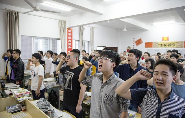 675分被上海财经大学优势专业录取，毕业就业不愁，却想复读