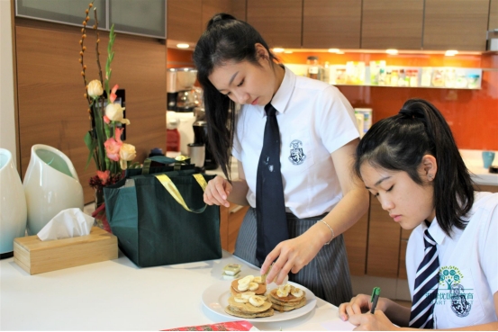 带着草帽的少年，不只有海贼王，还有我最爱的香港哈罗国际学校