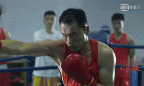51歲演員丁海峰，拍武松時打真老虎，如今一身肌肉讓人佩服