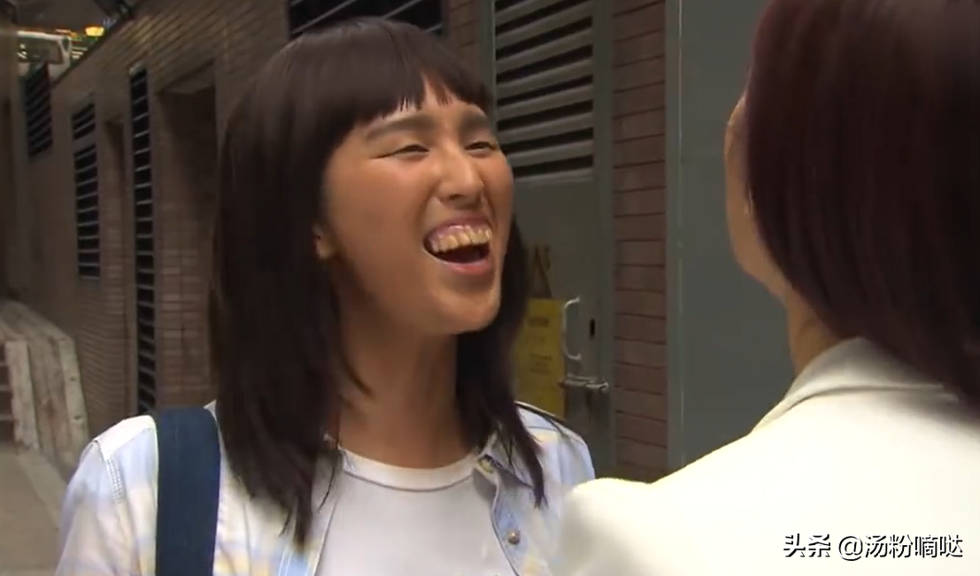 化浓妆毁形象，戴假牙演戏，女演员为了“丑”可以去到什么程度？