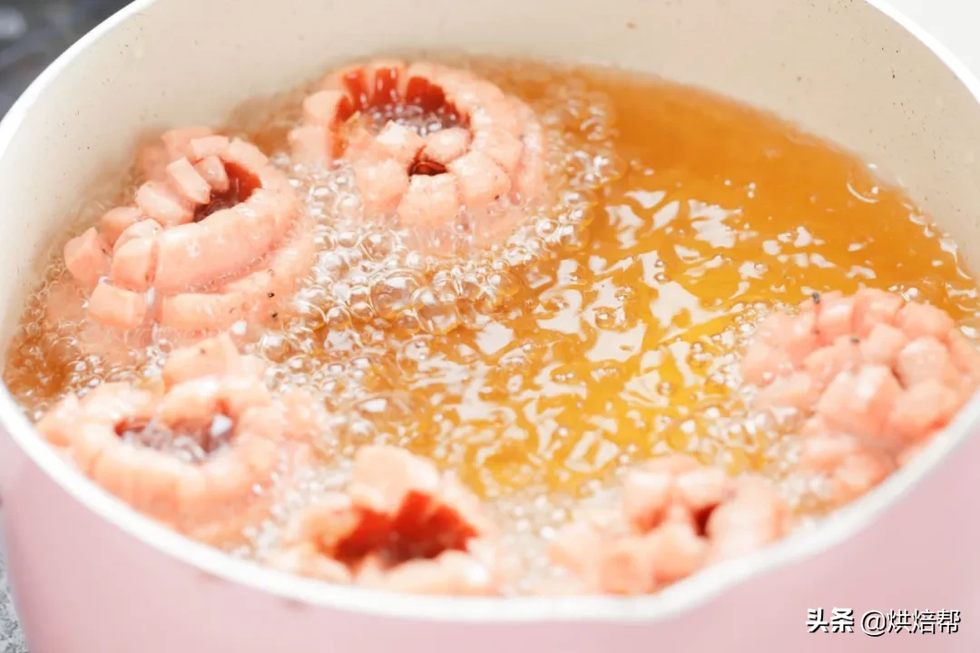 香肠仿制鱿鱼花，在家撸串也不错，鲜香麻爽停不下来