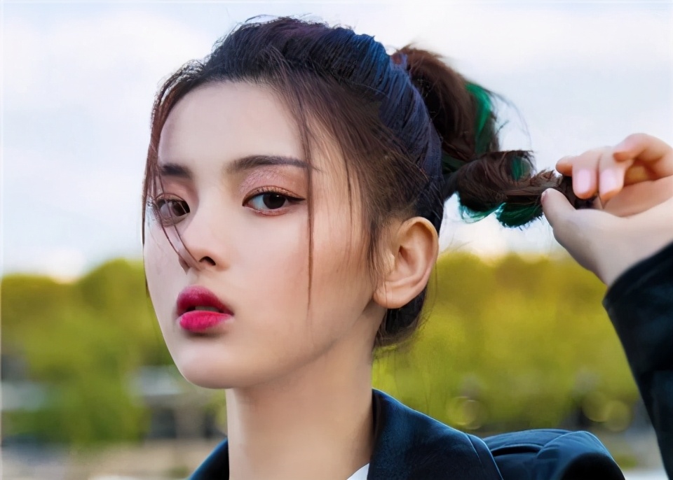 夸女生的话有点创意的，哄女朋友的高情商句子