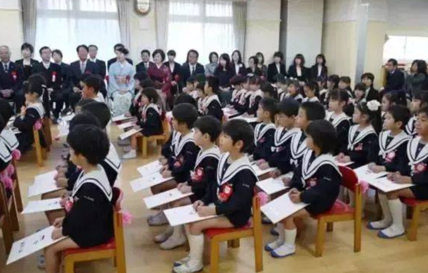 日本一男子，亲手养大的宠物猪做成烤乳猪，网友：太残忍了