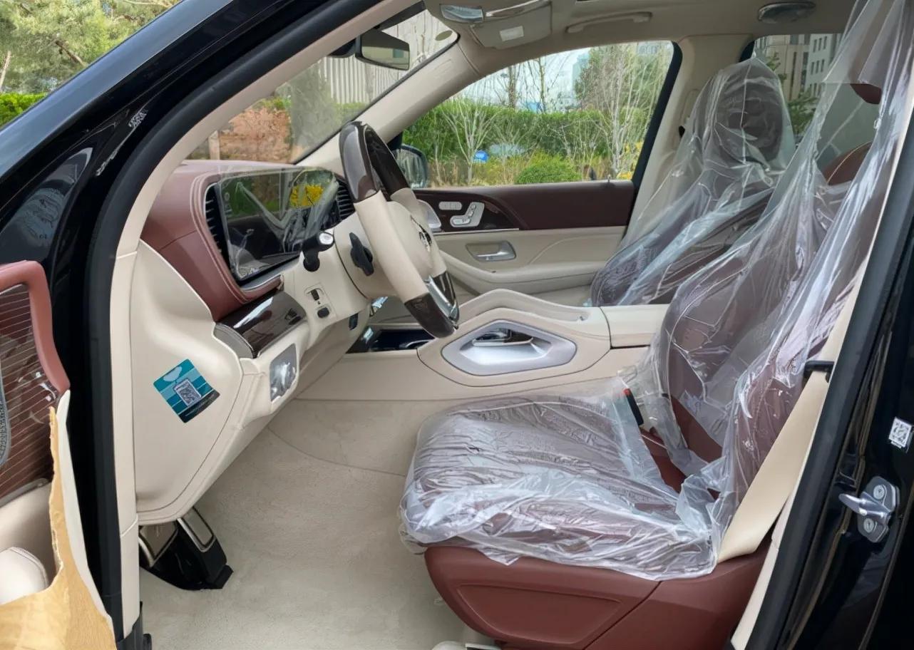 落地500万！新一代迈巴赫GLS600港口实拍，后排不输埃尔法