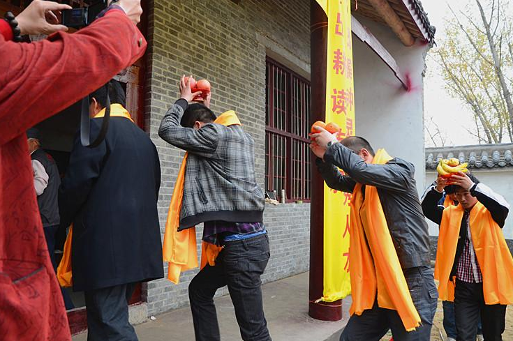 俗语：“清明上过五代坟，子孙后代出贵人”，你家有人上过吗？