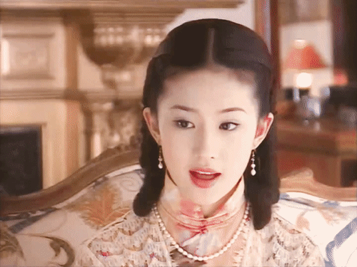 《第一炉香》：女学生葛薇龙为什么自甘堕落，沦落成高级交际花？