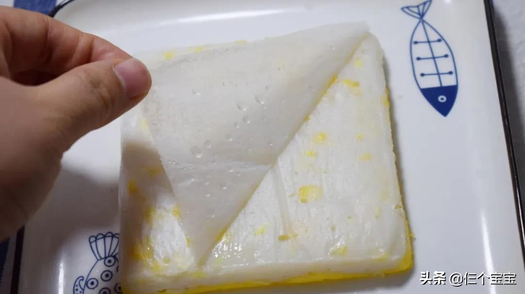 细嫩Q弹的清蒸鱼糕，肉质细嫩，吃起来更好消化，没牙宝宝也能吃