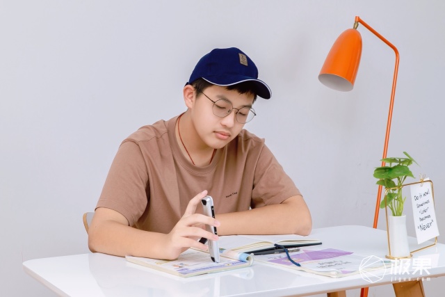 真· AI魔法！一笔搞定听说读写背译查解，堪称小初高双语学习神器