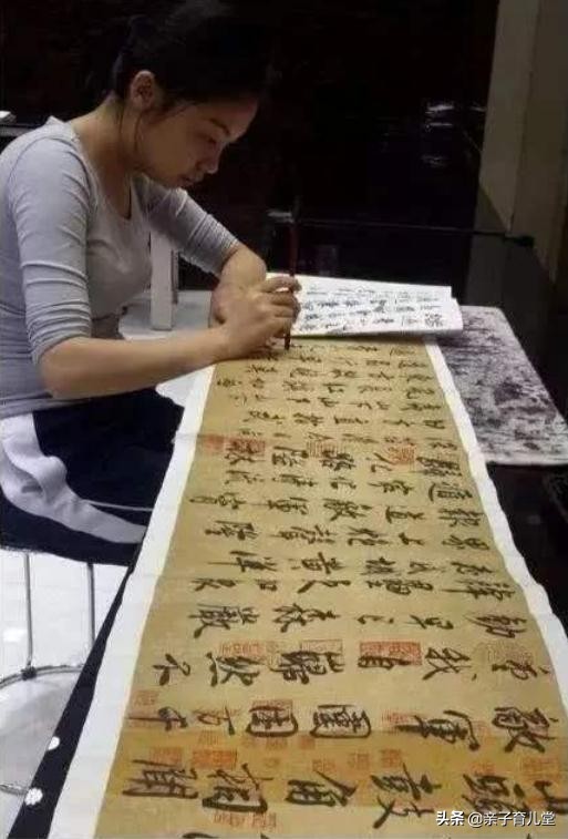 勇夺广东文科高考状元的这位女学霸，一手书法行云流水，让人惊艳