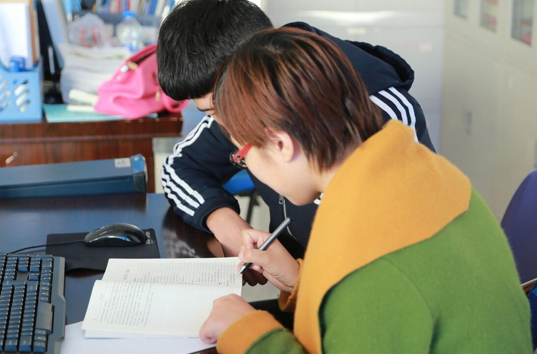 高三学生补课花15万，两次模拟考试均拿第一，却遭到同学的嘲笑