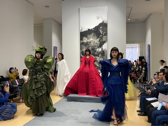“最美美术馆”遇见“最美服装秀”江汉大学STYLE SHOW项目式教学成果展首秀圆满举行