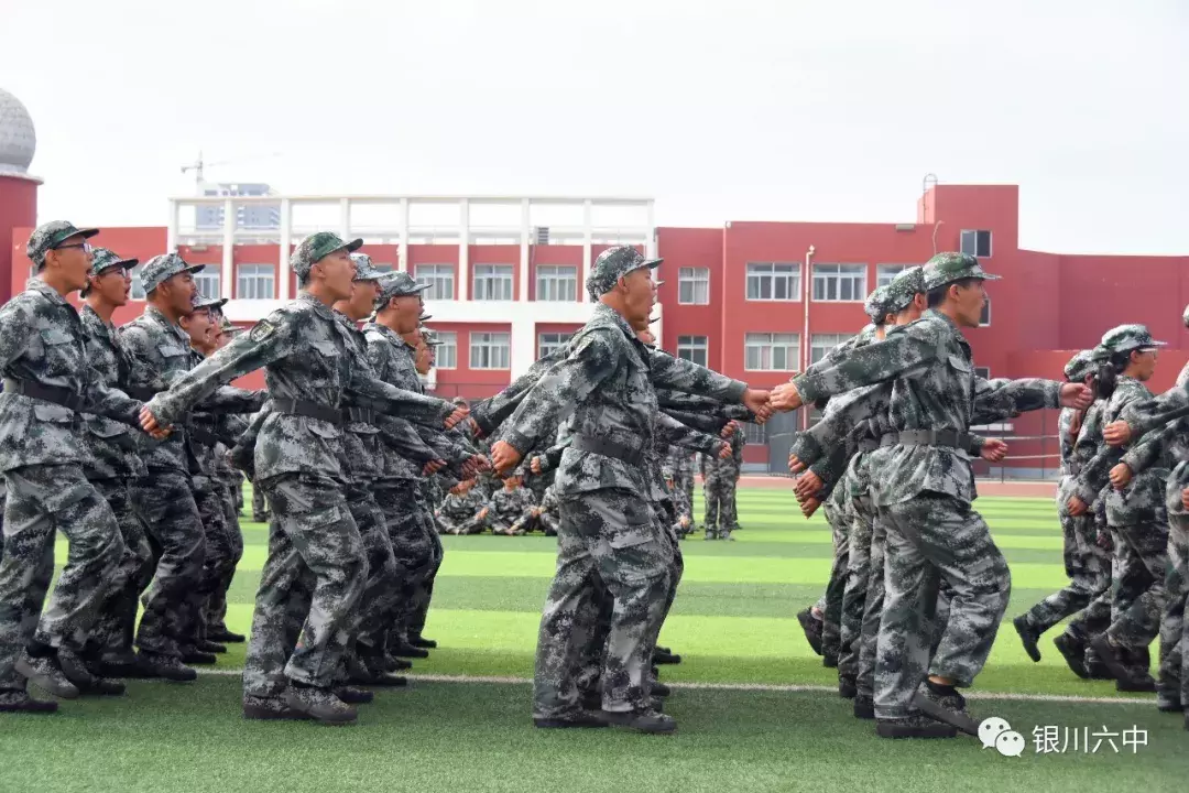 银川六中举行2019级高一新生军训汇报表演暨总结表彰大会