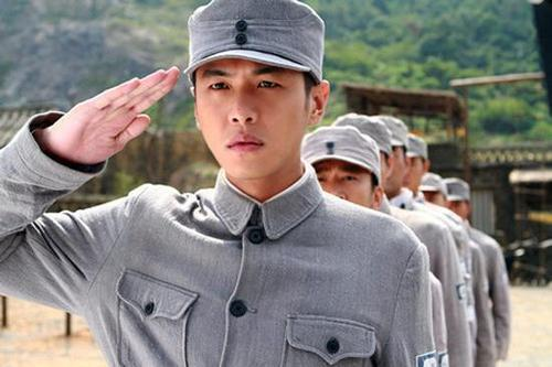 张若昀为什么这么宠唐艺昕？看看他残缺的成长环境就明白了