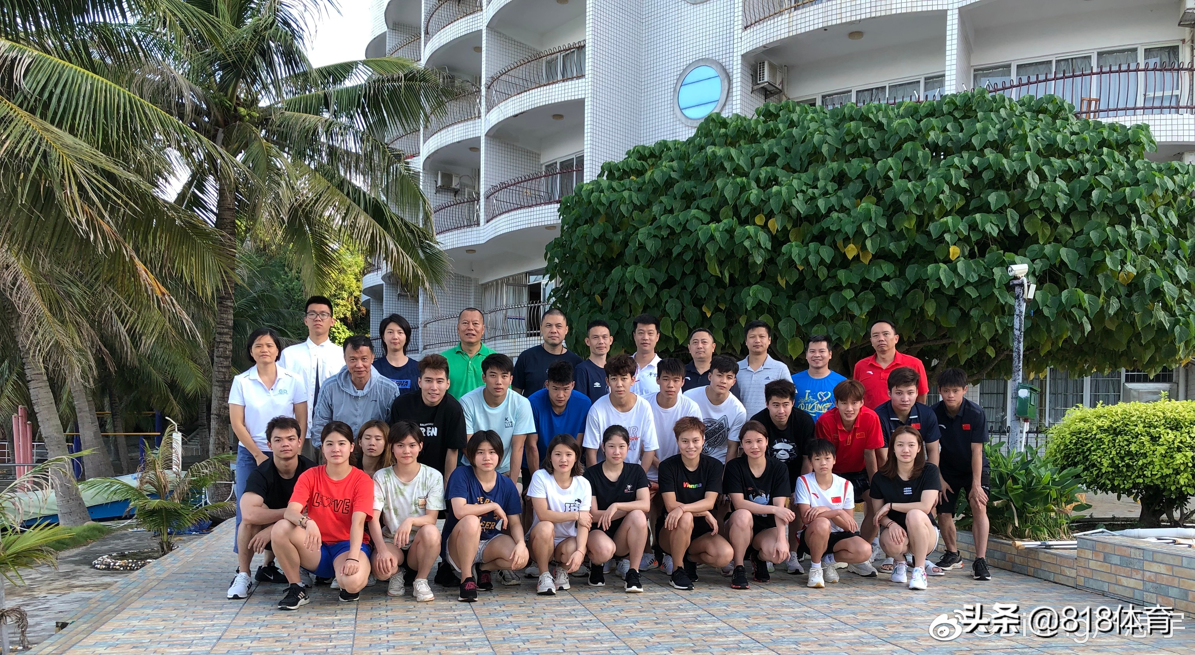 小可爱!全红婵随广东队出早操没睡醒犯困,全队玩海上蹦极自由落体