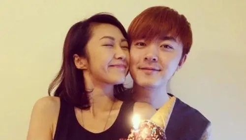 她被誉为“TVB发电机”，曾被开价200万一晚，入行7年传15段绯闻