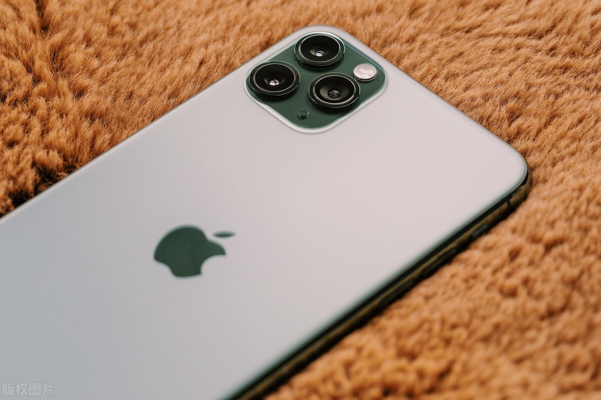 十月十四日凌晨,苹果iphone12系列线上发布会结束后,我的一个很久没