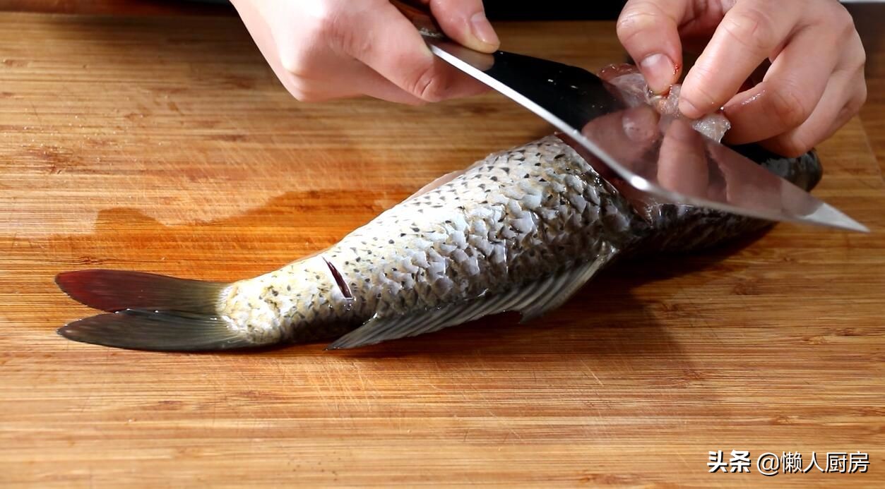 糖醋鯉魚的家常做法,糖醋鯉魚的家常做法步驟