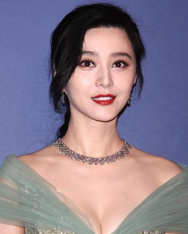 靠三个男人上位，后成为商界大佬，揭秘范冰冰鲜为人知的往事