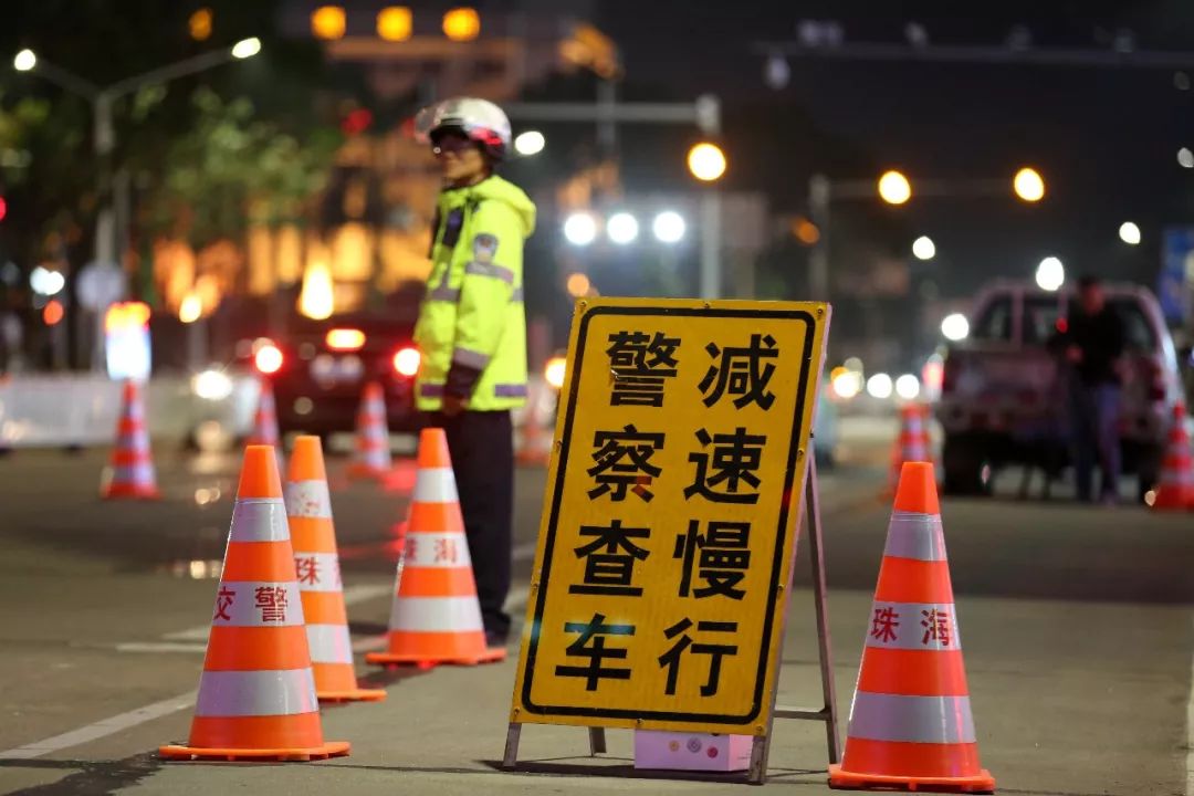 珠海仨女子开奔驰、奥迪半夜出门竟接连闯祸！醉猫女店长狂奔20公里只为补觉!