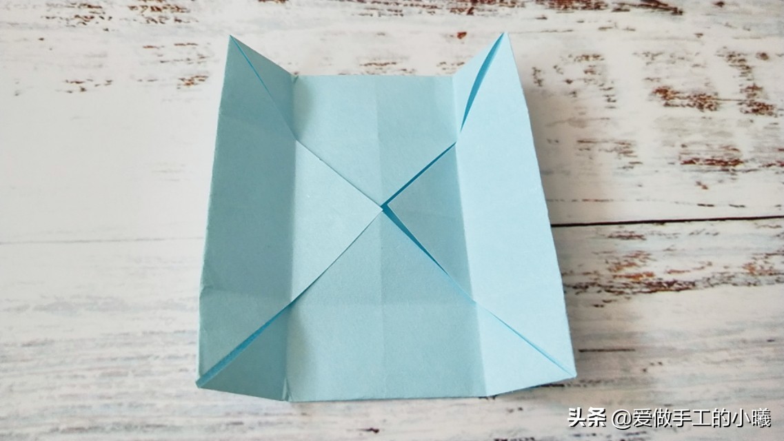 两个不同类型的折纸帆船，简单易学，适合小朋友