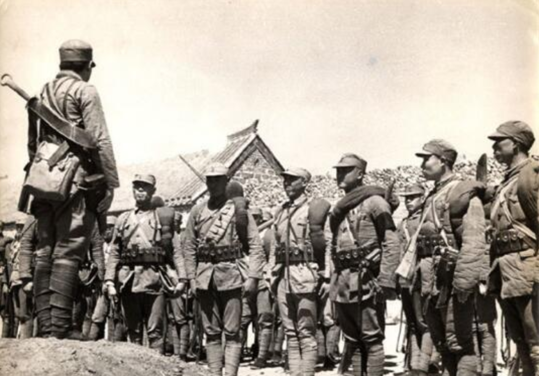 陈赓妻子王根英32岁被日军残害，陈赓重病痛哭，为她守节并合葬