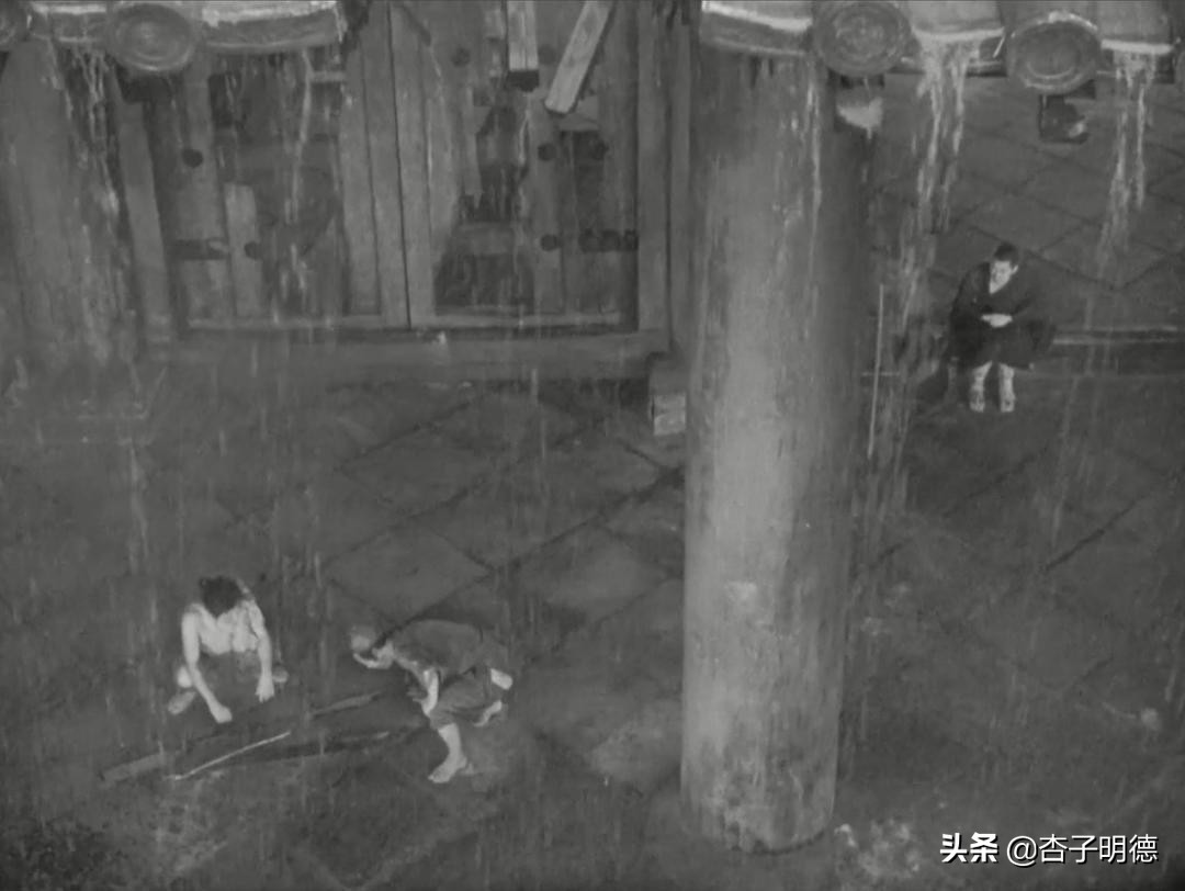罗生门：人性之恶掩盖良善的光辉，利己主义与从众心理占了上风