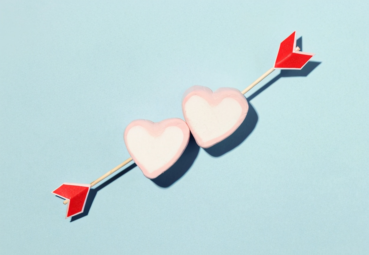 异性相处，多聊这些话题，可以和男人日久生情