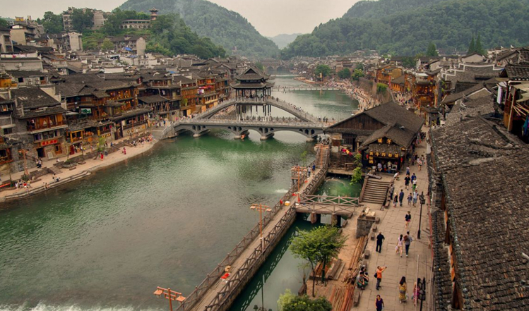 重温沈从文小说《边城》，深思翠翠爱情悲剧的原因