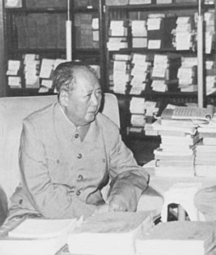 毛主席续写乔冠华一首打油诗后两句：反语运用巧妙，风格幽默诙谐