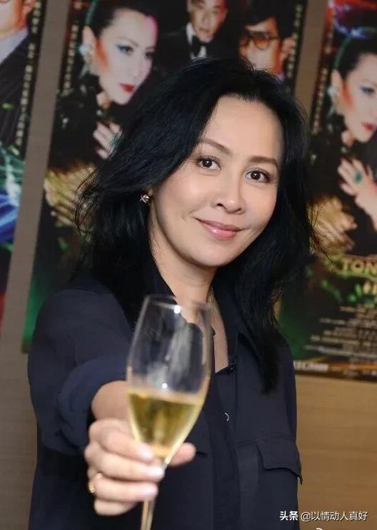 梁朝伟的老婆叫什么(刘嘉玲与梁朝伟相爱33年，为何无儿女？其因警示结婚男女)