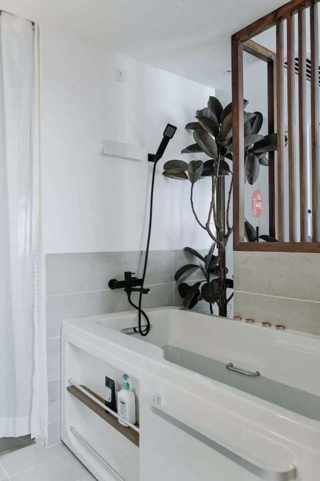妹子爆改北京50m²旧屋！2㎡卫生间的暗宅，最终拥有阳光和大浴缸