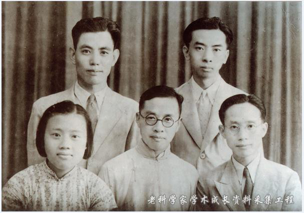 他当了近30年校长，为中国教育“搭梯铺路”，学生不少成了院士