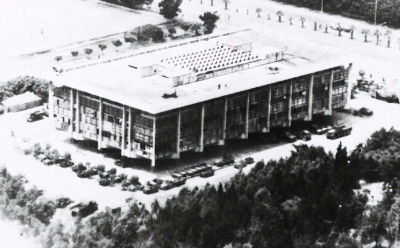 这是一起发生在黎巴嫩内战期间的贝鲁特爆炸事件,造成了超过299人死亡