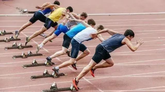 一级运动员跑完100米需要多少秒？如何跑100米？