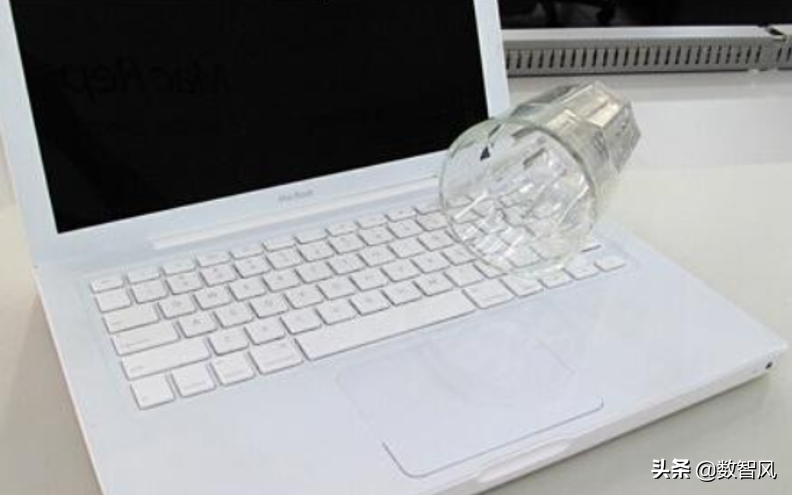 电脑进水无法开机？别慌！简单几步教你轻松解决
