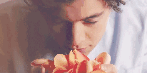 涂身体乳vs不涂身体乳，不仅皮肤差距大，原来“毛发”也跟着长