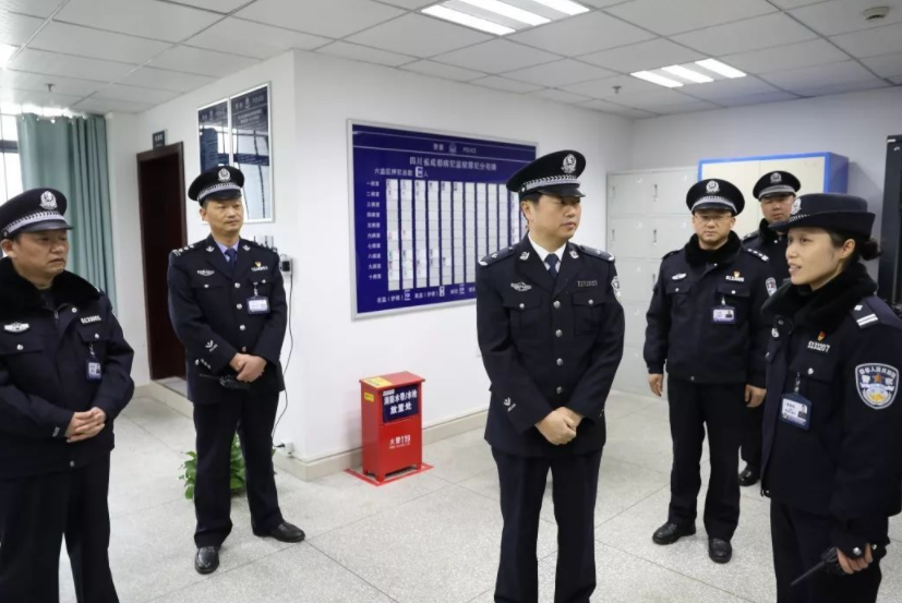 狱警每年都扩招，门槛较低报名条件“三不限”，为何学生不愿意考