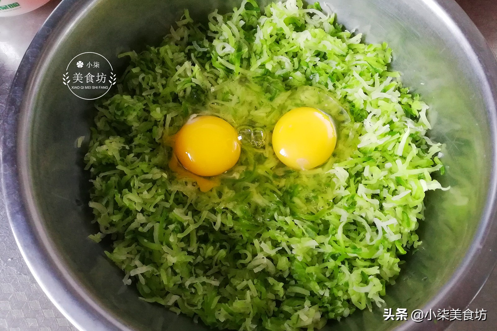 萝卜里加2个鸡蛋，不用煮不用蒸，15分钟出锅，比肉丸子还受欢迎