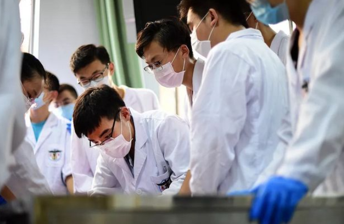 医学院“四大天王”大洗牌，榜首之位稳如泰山，其余三所均有变化