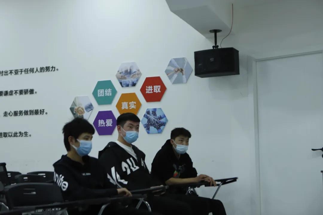 乌鲁木齐新华｜慰问一家一欧标装饰毕业实习生