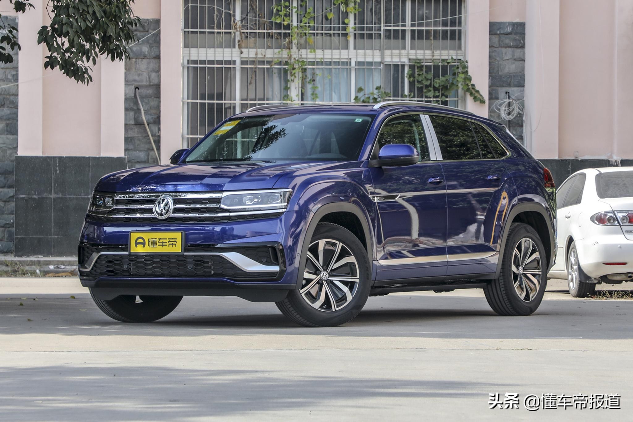 新车 </p><p>　　 回头率比肩跑车，内饰配“米级”大屏！福特EVOS开启盲订