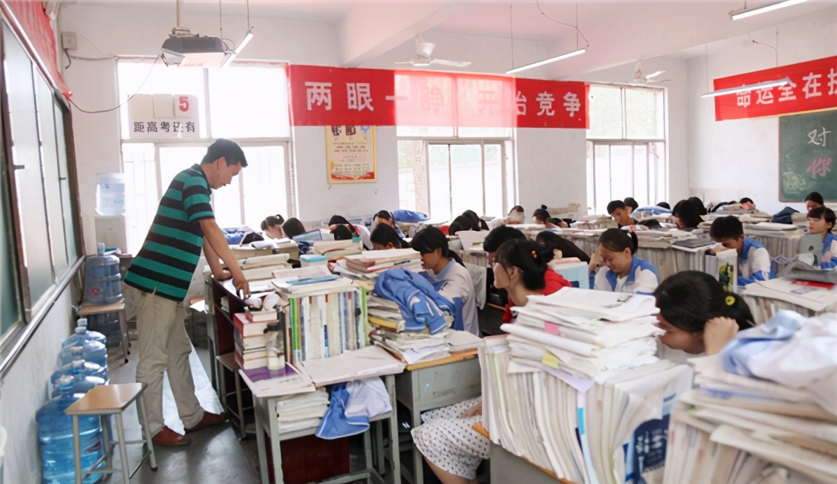 高考满分作文，30字老师不认识，阅卷组长做了近2000字注释