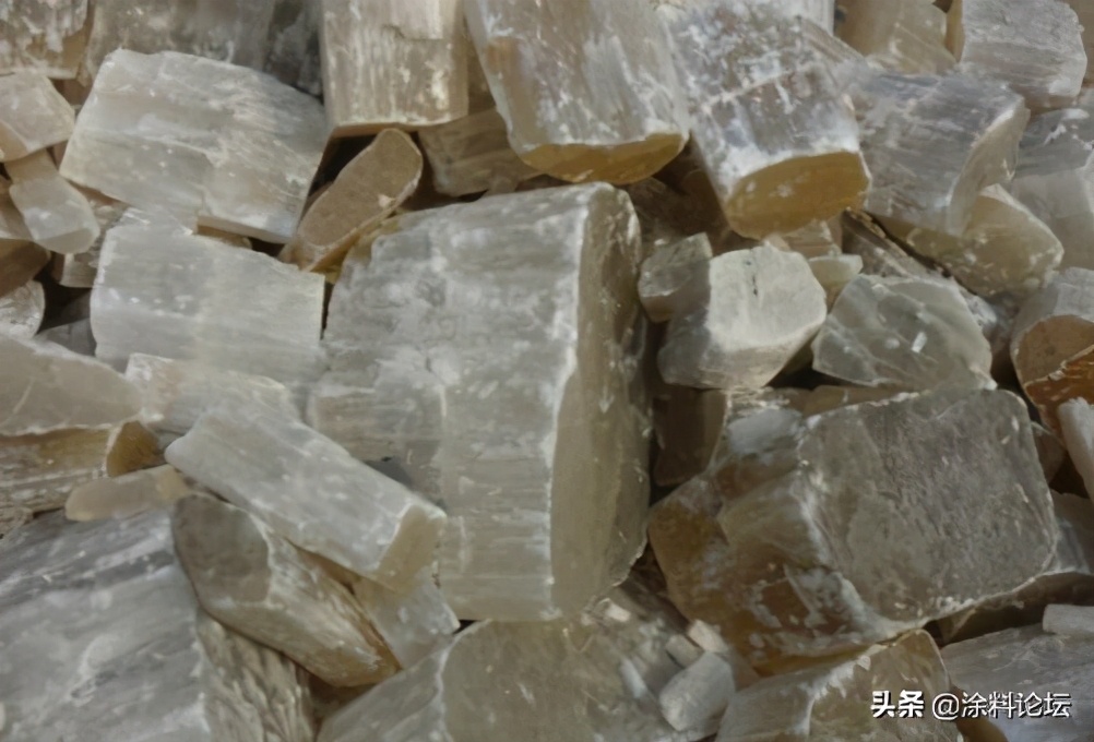 的主要成分是硫酸钙,按是否有结晶水又分为二水石膏和无水石膏两种