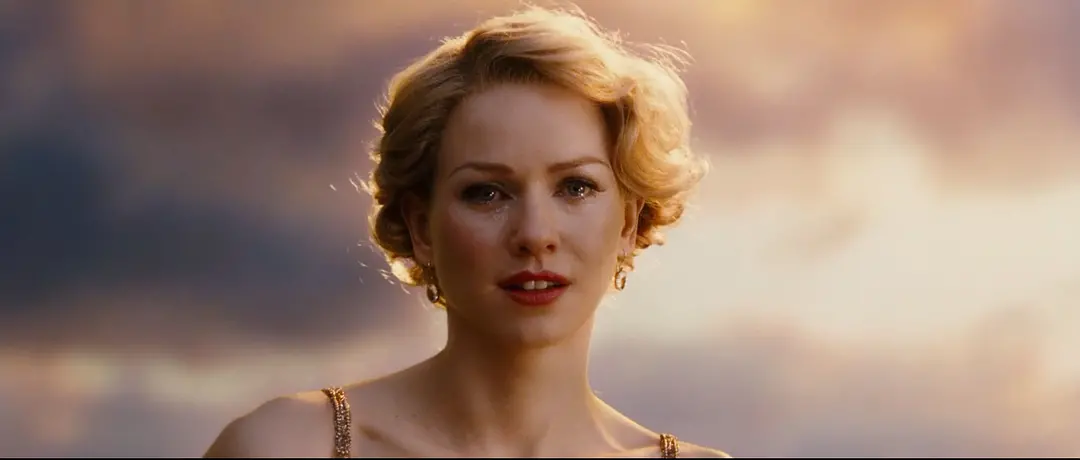 电影,首先应该肯定的是他细致入微的工匠精神,将《金刚》当作一件艺术