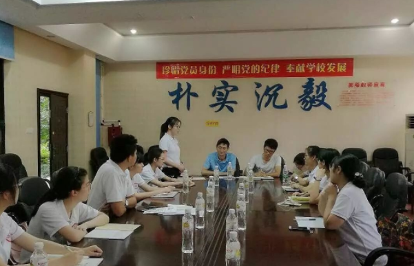 我国高中前百名榜单公布，衡水中学被超越，榜首录取率高达99.5%