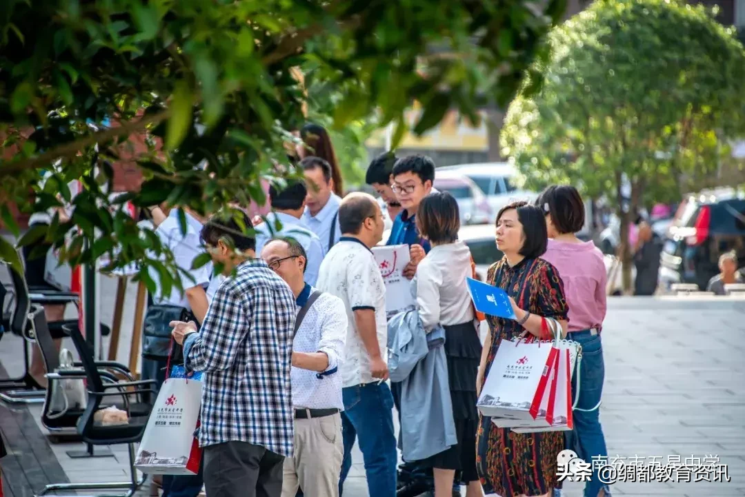 四川南充召开2019核心素养视域下中学选课走班教学设计专题研讨会