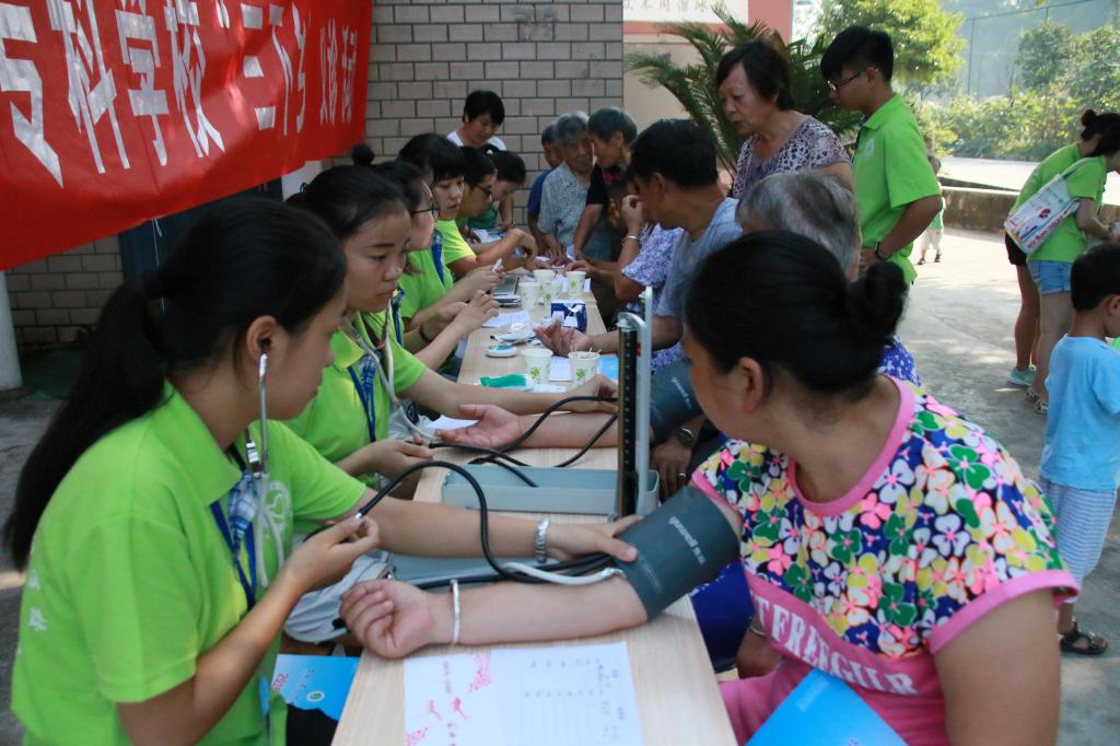 护理专业大专院校有哪些？全国有近400所高校，主要分为三大类