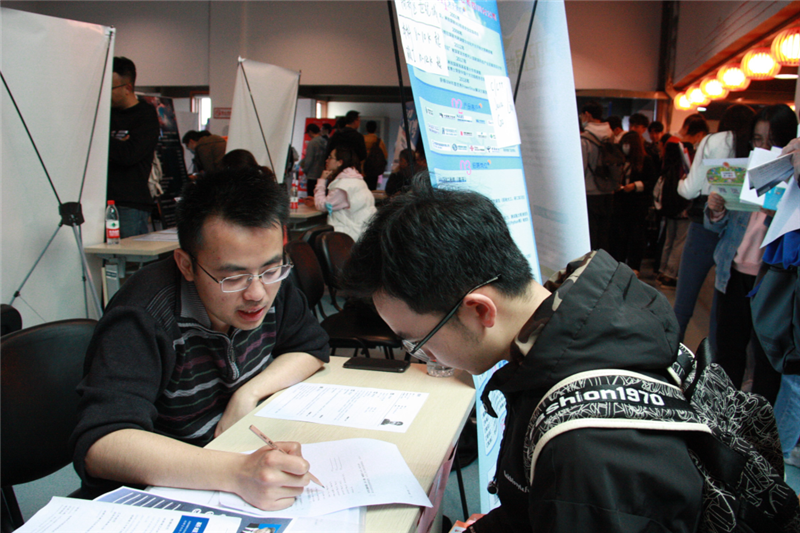 火了！一个月内，四川这所大学上演5场“抢人大战”！