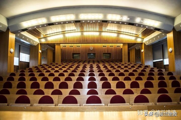 捷克留学 查理大学专业设置与申请解读